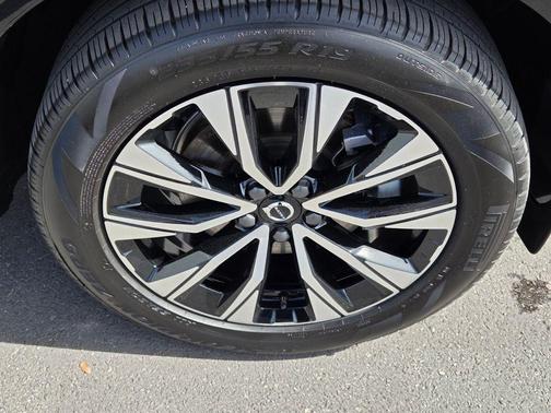 2025 Volvo XC60 B5 Core