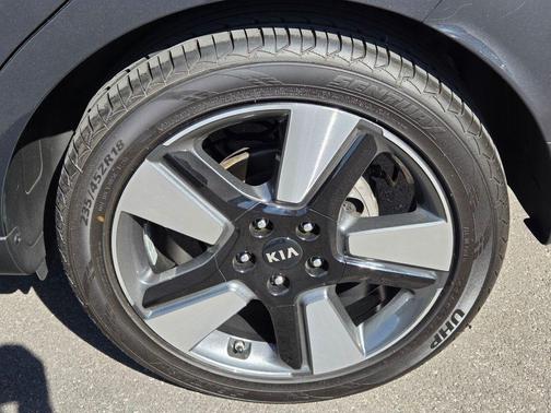 Gravity Gray / Gold Roof 2020 Kia Soul EX