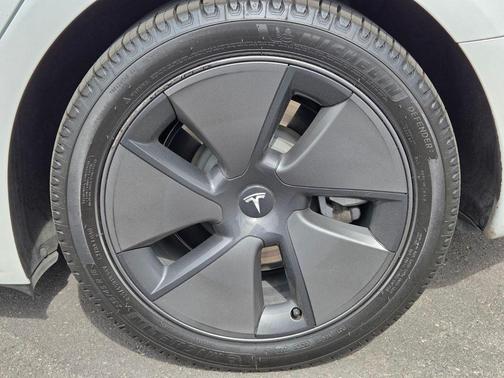 Pearl White Multi 2023 Tesla Model 3 Base