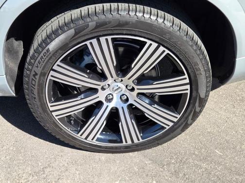 Metallic 2024 Volvo XC90 Recharge Plug-In Hybrid T8 Ultimate Bright Theme 7-Seater