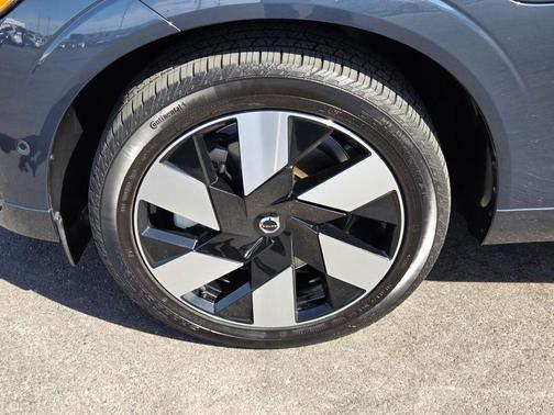 Denim Blue Metallic 2025 Volvo XC60 Plug-In Hybrid T8 Plus