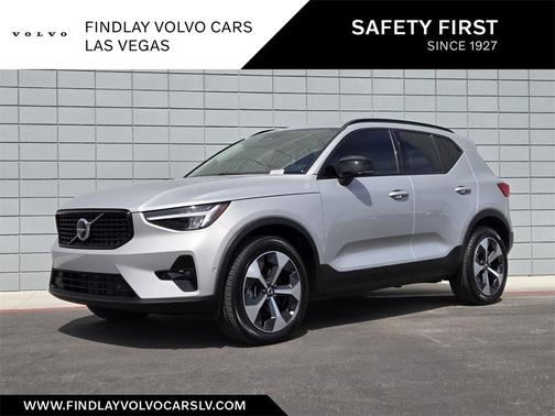 2025 Volvo XC40 B5 Plus Dark Theme