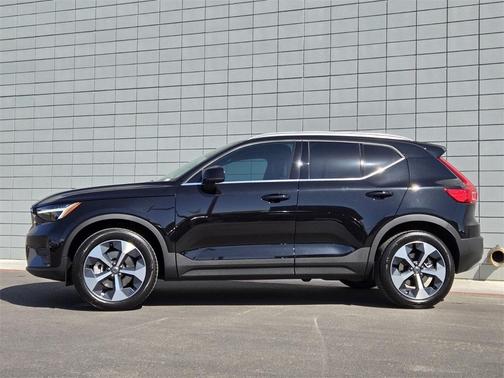 2025 Volvo XC40 B5 Core Bright Theme
