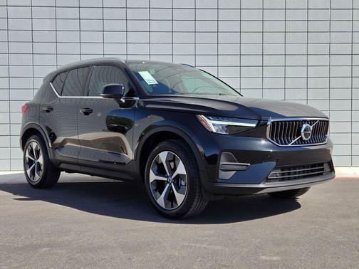 2025 Volvo XC40 B5 Core Bright Theme