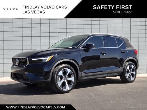 2025 Volvo XC40 B5 Core Bright Theme