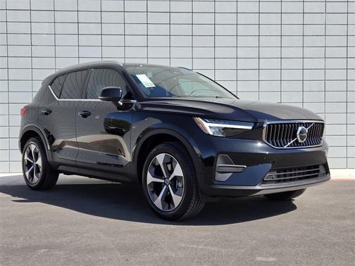 2025 Volvo XC40 B5 Core Bright Theme