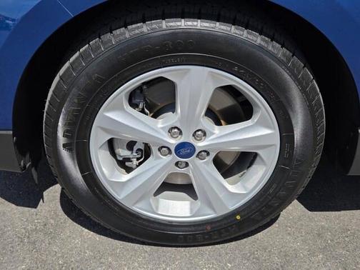 Atlas Blue Metallic 2020 Ford Edge SE