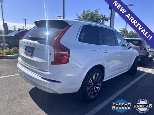 2022 Volvo XC90 T6 Momentum 7 Passenger