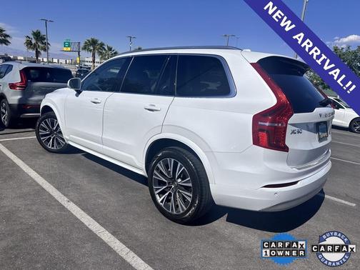 2022 Volvo XC90 T6 Momentum 7 Passenger
