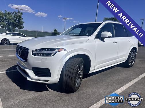 2022 Volvo XC90 T6 Momentum 7 Passenger