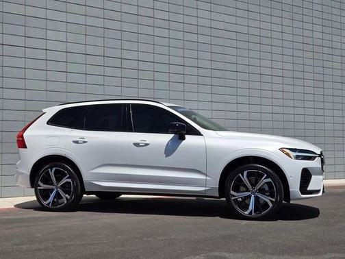 2023 Volvo XC60 Recharge Plug-In Hybrid T8 Ultimate Dark Theme