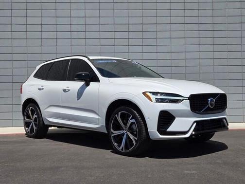 2023 Volvo XC60 Recharge Plug-In Hybrid T8 Ultimate Dark Theme