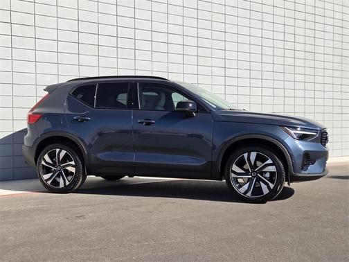 2026 Volvo XC40 B5 Ultra