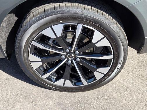 Forest Green 2026 Volvo XC60 B5 Plus