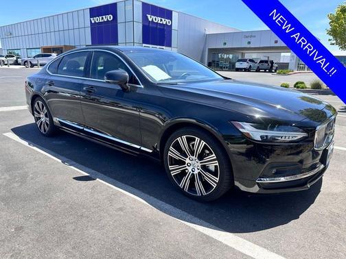 Onyx Black Metallic 2023 Volvo S90 B6 Plus