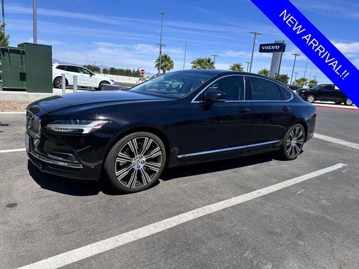 Onyx Black Metallic 2023 Volvo S90 B6 Plus