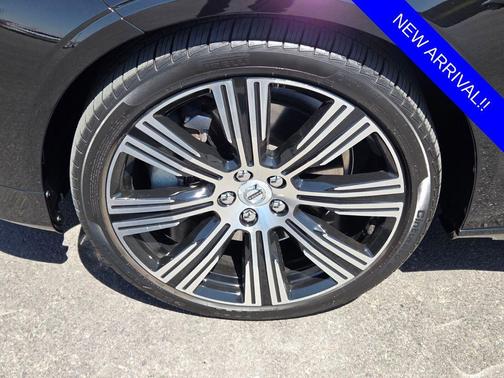 Onyx Black Metallic 2023 Volvo S90 B6 Plus