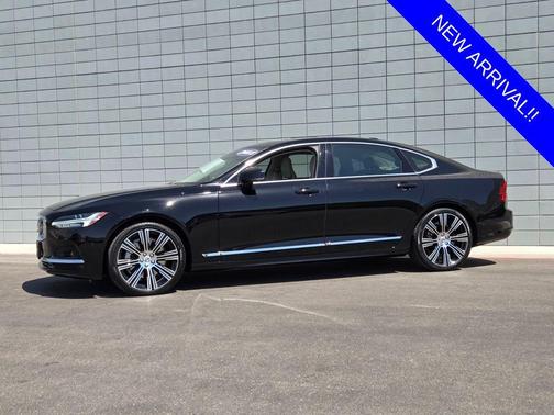 Onyx Black Metallic 2023 Volvo S90 B6 Plus