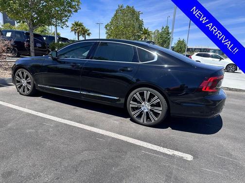 Onyx Black Metallic 2023 Volvo S90 B6 Plus