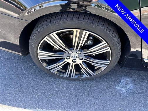 Onyx Black Metallic 2023 Volvo S90 B6 Plus