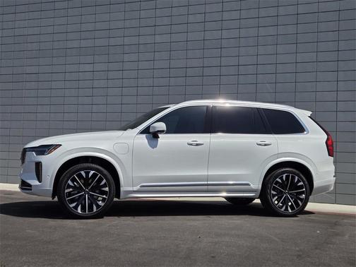 2025 Volvo XC90 Plug-In Hybrid T8 Plus 7-Seater