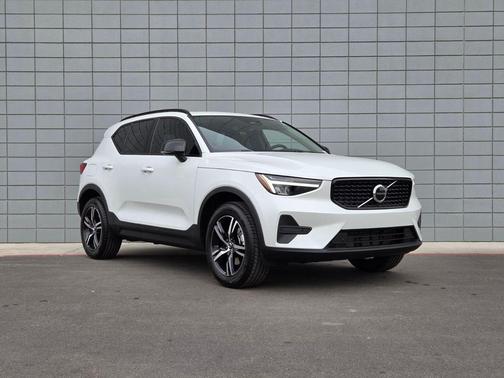 2026 Volvo XC40 B4 Core