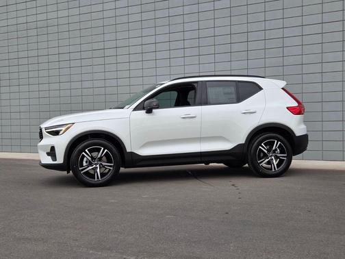2026 Volvo XC40 B4 Core