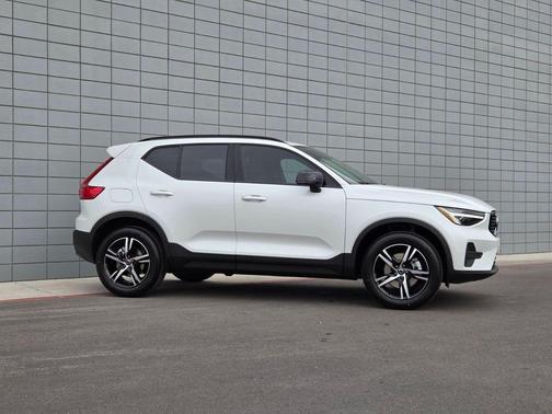 2026 Volvo XC40 B4 Core