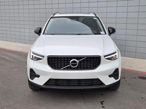 2026 Volvo XC40 B4 Core
