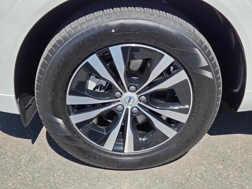 2025 Volvo XC60 B5 Core