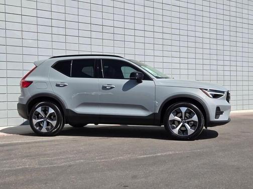 Gray Metallic 2026 Volvo XC40 B5 Core