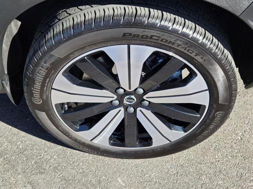 Sage Green Metallic 2023 Volvo XC40 Recharge Pure Electric Twin Plus