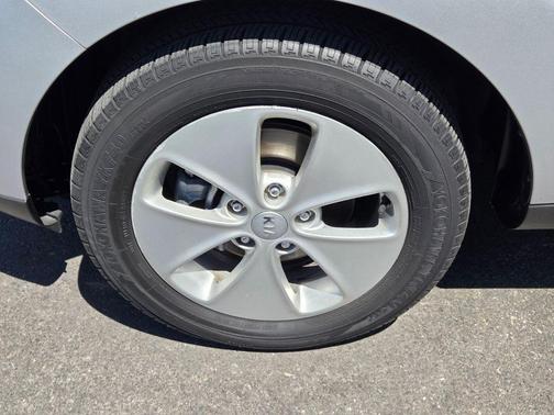 Bright Silver 2016 Kia Soul Base
