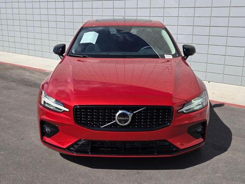 2024 Volvo S60 B5 Plus Dark Theme