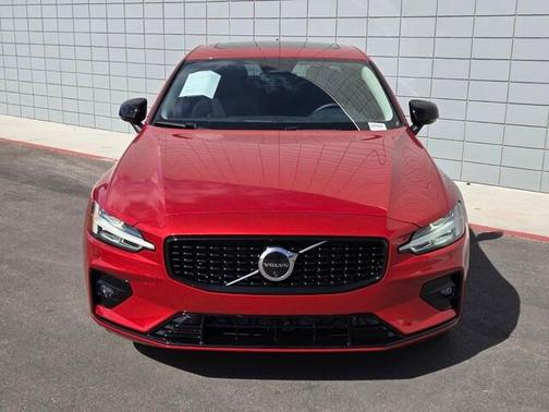 2024 Volvo S60 B5 Plus Dark Theme