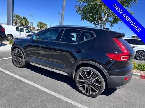 Black Stone 2020 Volvo XC40 T4 Momentum