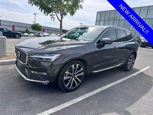 Platinum Gray Metallic 2023 Volvo XC60 B5 Ultimate Bright Theme