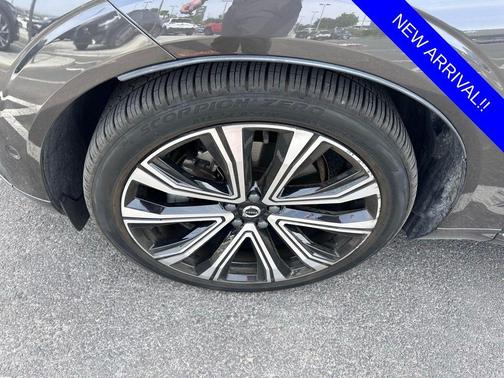 Platinum Gray Metallic 2023 Volvo XC60 B5 Ultimate Bright Theme