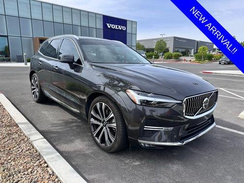 Platinum Gray Metallic 2023 Volvo XC60 B5 Ultimate Bright Theme