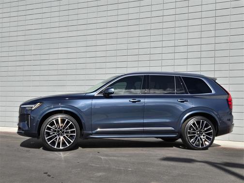 2025 Volvo XC90 B6 Ultra