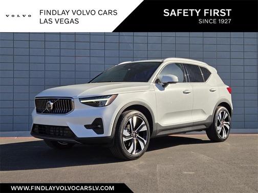 2025 Volvo XC40 B5 Plus Bright Theme