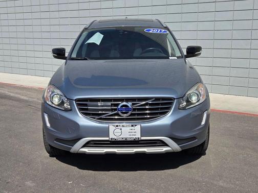 Mussel Blue Metallic 2017 Volvo XC60 T6 Dynamic