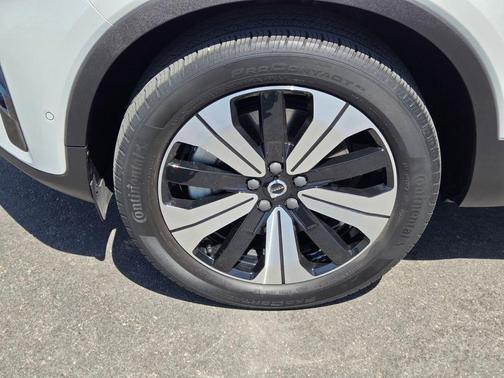 Crystal White Metallic 2023 Volvo C40 Recharge Pure Electric Twin Plus