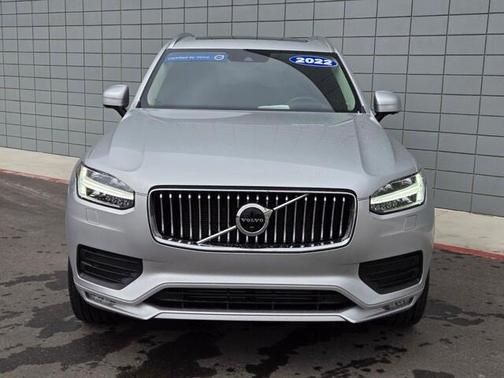 2022 Volvo XC90 T6 Momentum 7 Passenger