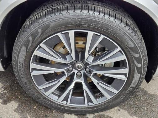 2022 Volvo XC90 T6 Momentum 7 Passenger