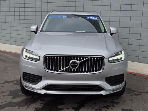 2022 Volvo XC90 T6 Momentum 7 Passenger