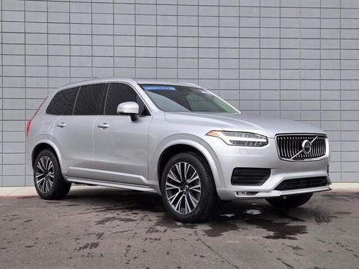 2022 Volvo XC90 T6 Momentum 7 Passenger