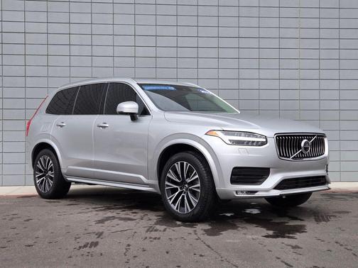 2022 Volvo XC90 T6 Momentum 7 Passenger