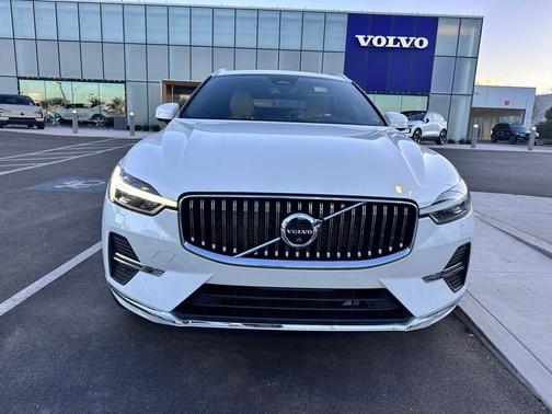 2023 Volvo XC60 B5 Ultimate Bright Theme