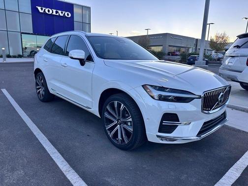 2023 Volvo XC60 B5 Ultimate Bright Theme